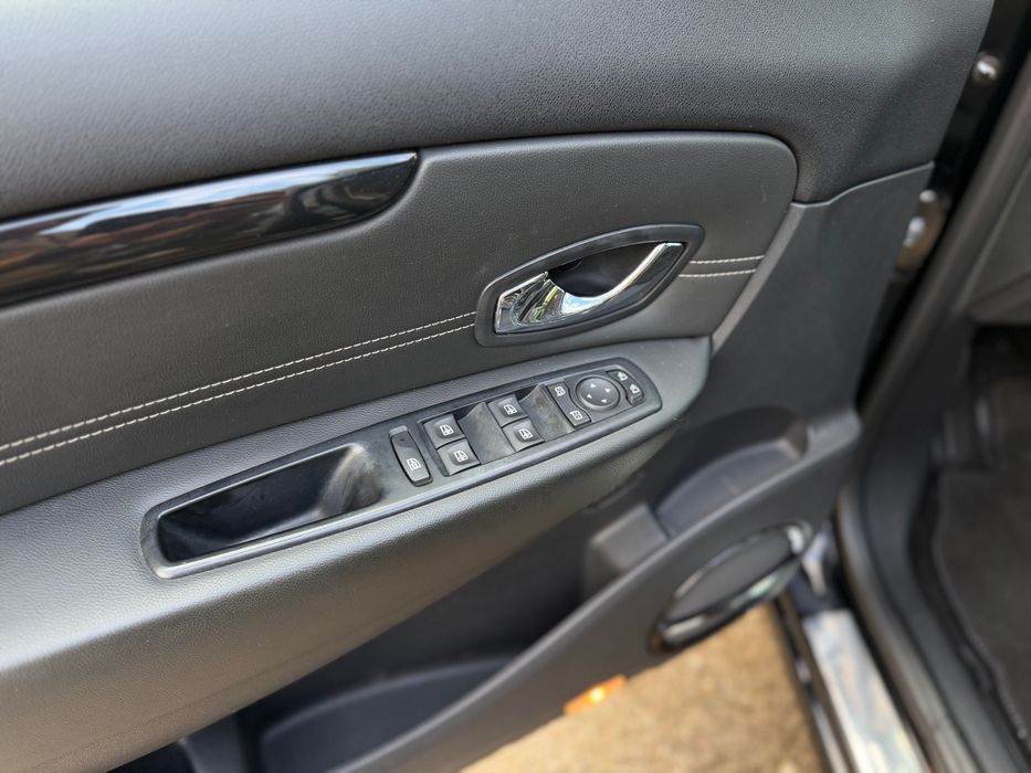 Renault Scenic рест  2013р.в  1.6 дизель в комплектації BOSE Edition!!!