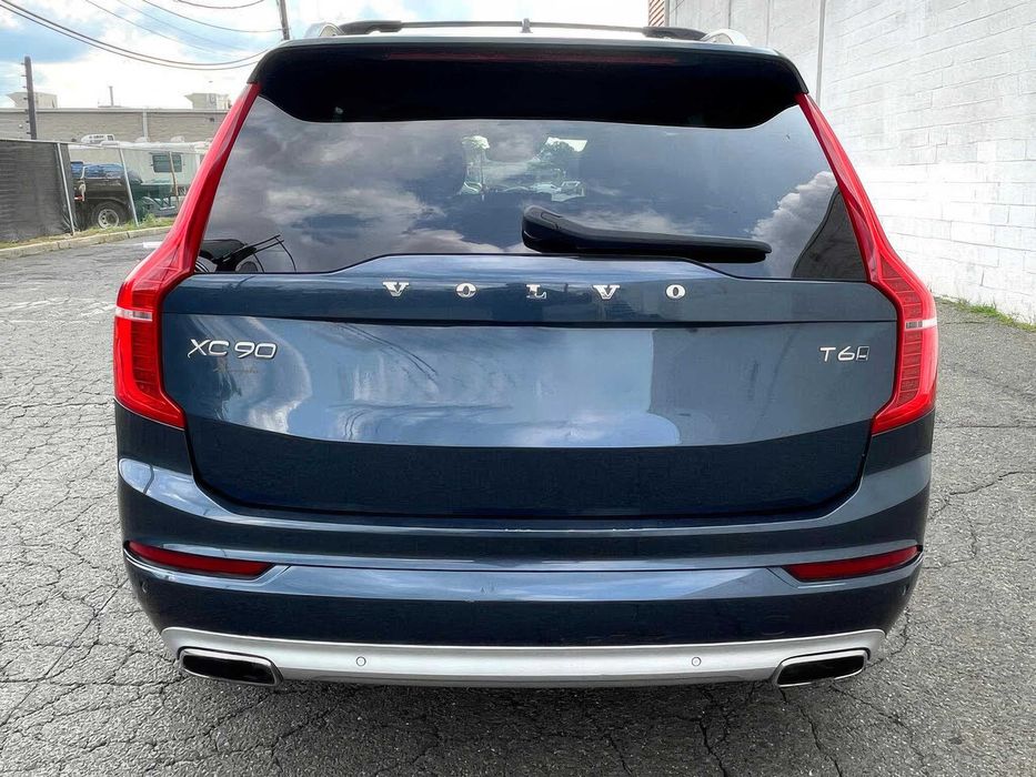 Volvo XC90 B6      2023