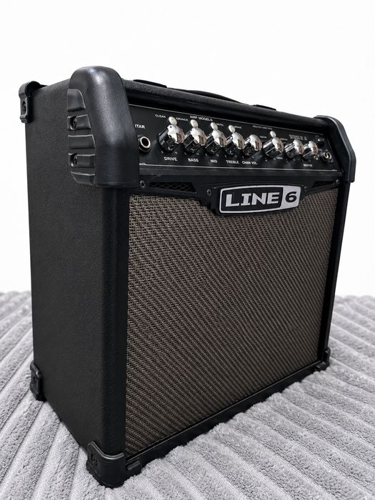 Гитарный комбоусилитель Line 6 Spider IV. В подарок 2 шнура

Это заголовок