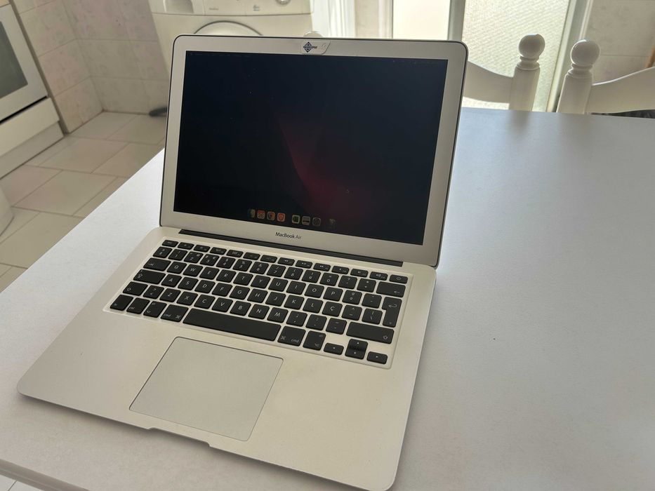 MacBook Air 13" (2015) | 8GB RAM | SSD | macOS Monterey + Office Incluído