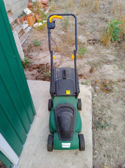 Máquina de cortar relva eléctrica