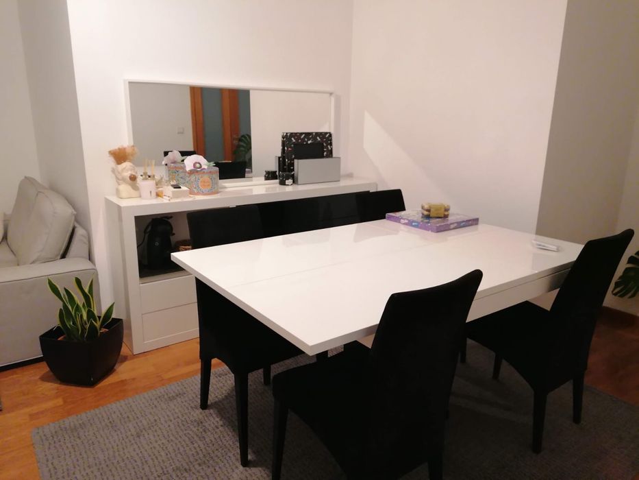 Mesa madeira maciça extensível c/ 4 cadeiras