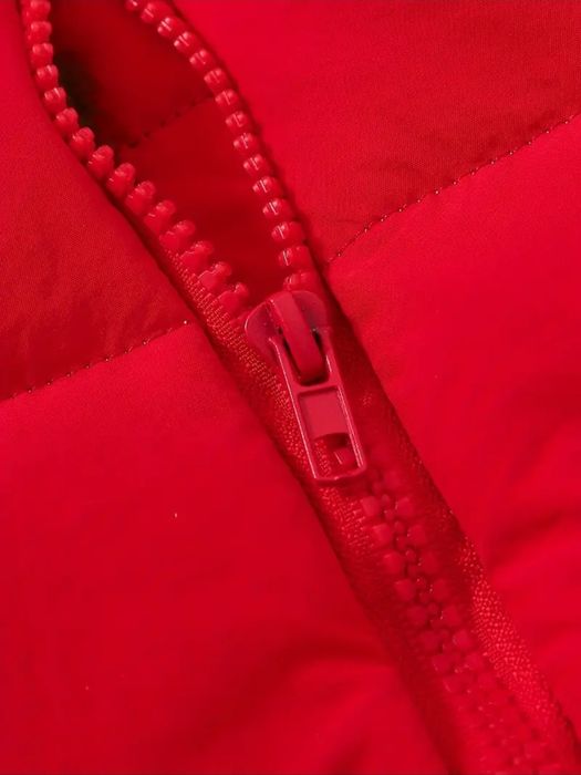 Червоний комбінезон для дівчинки