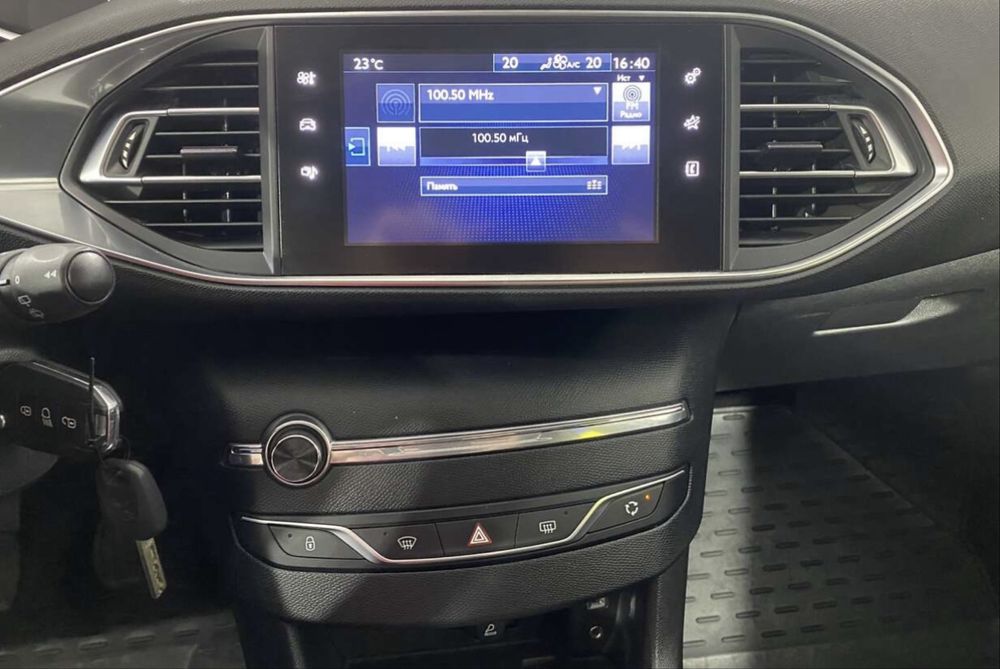 Пежо Peugeot 308 2017