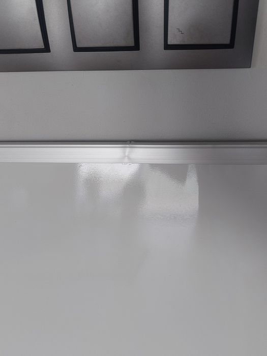 Tablica magnetyczna suchościeralna 90 × 120 cm w aluminiowej ramie