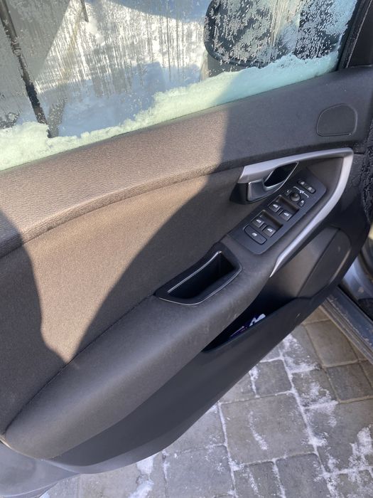 Volvo v40 хетчбек