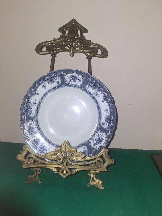 Pratos Sacavém (Real Fábrica, Gilman e Sarreguemines. Bom estado.