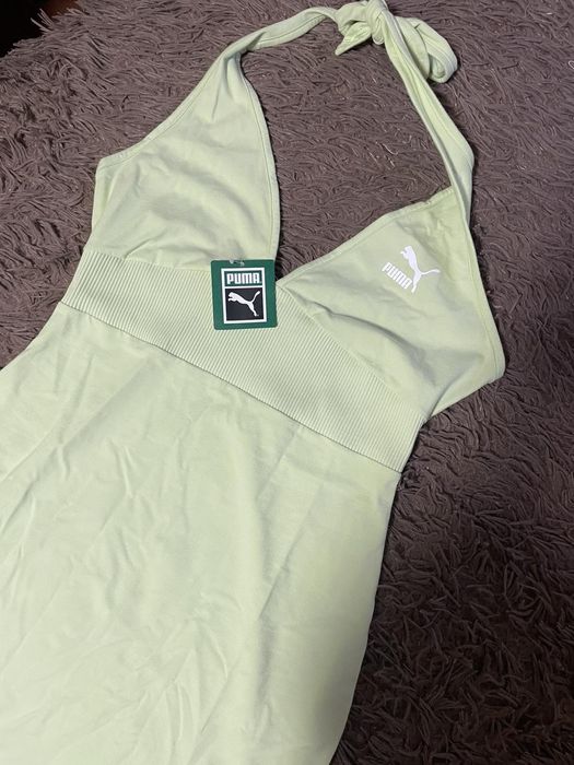 Нова сукня Puma з відкритими плечима