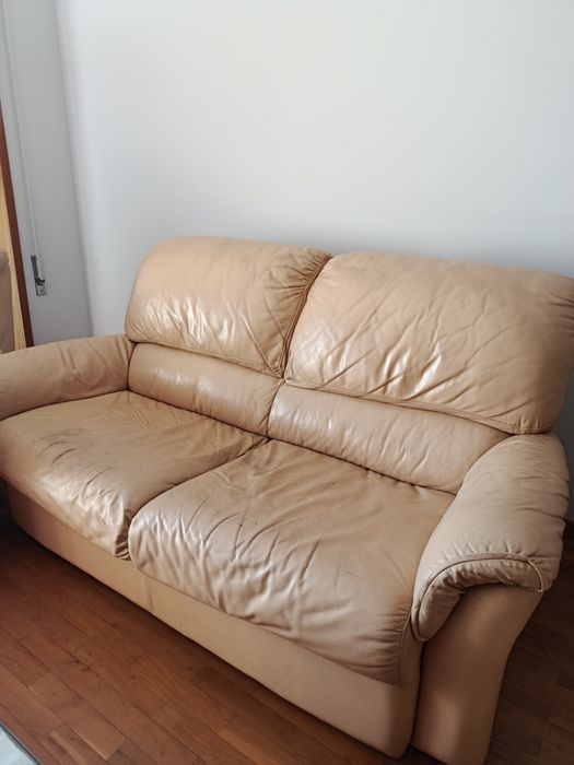 Sofá em pele, bom estado