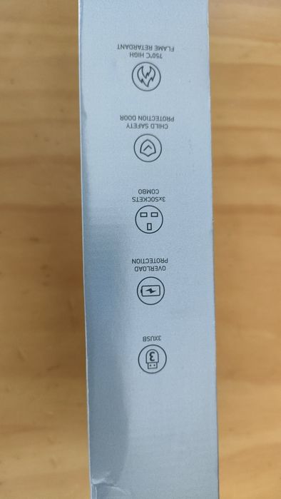 Tomada elétrica com entrada USB