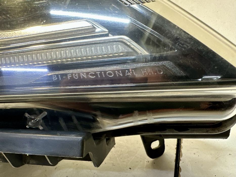Фара правая Lincoln MKC 2015 2016 2017 2018 2019 USA xenon
