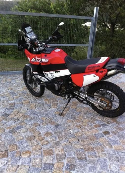 África Twins Rallye 750
