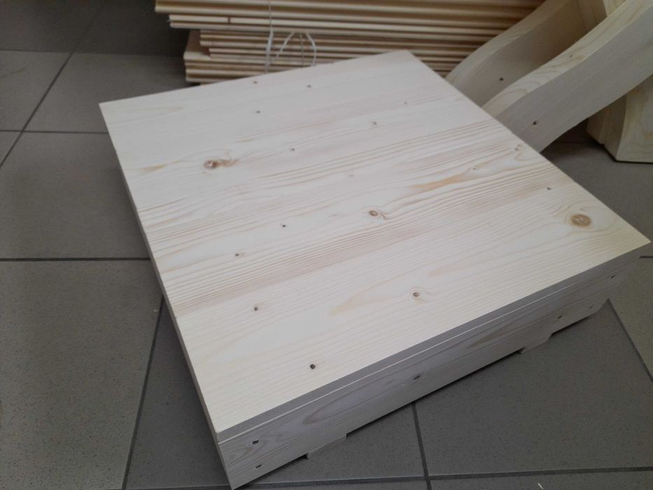 Skrzynie, kufry, pojemniki drewniane