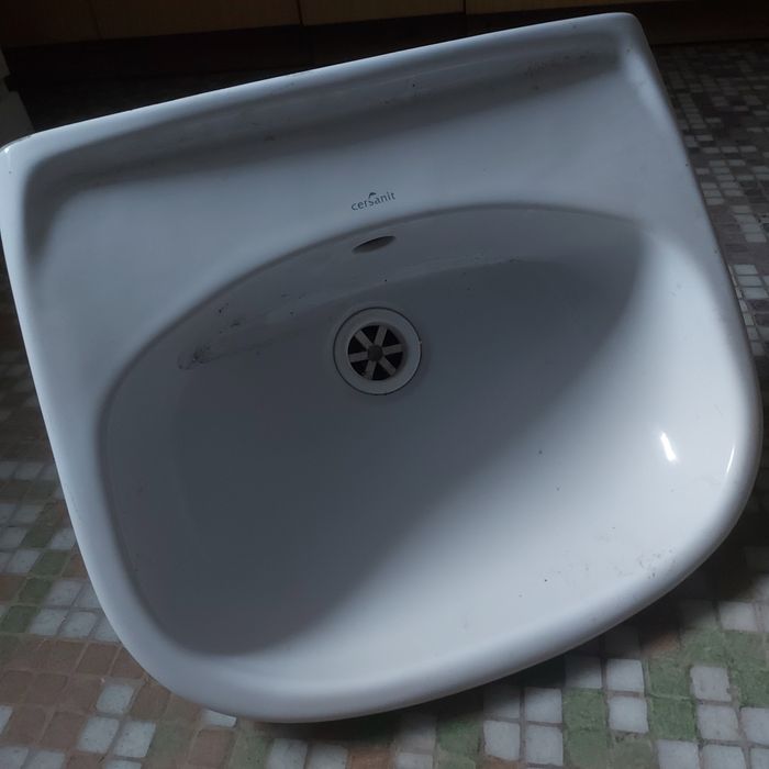 Umywalka łazienkowa 38 cm szerokości