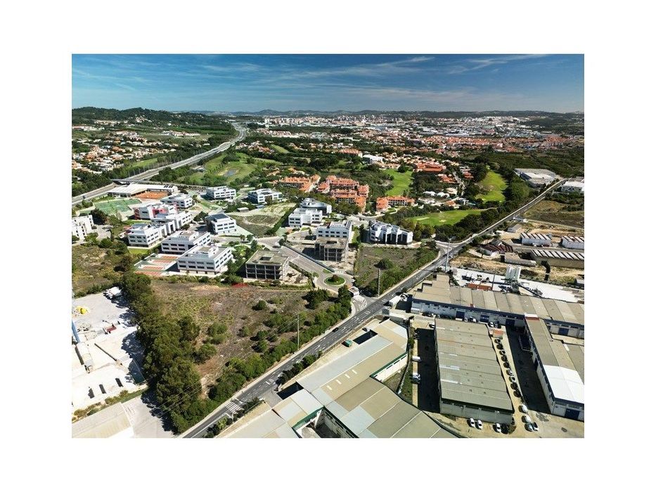 Plot of land for construction with 14,885 m², fronting the main road...