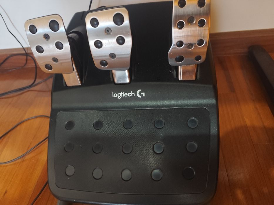 Logitech G29 (com mod de molas Soulwit) + cockpit Playseat Challenge (Logitech G edition)