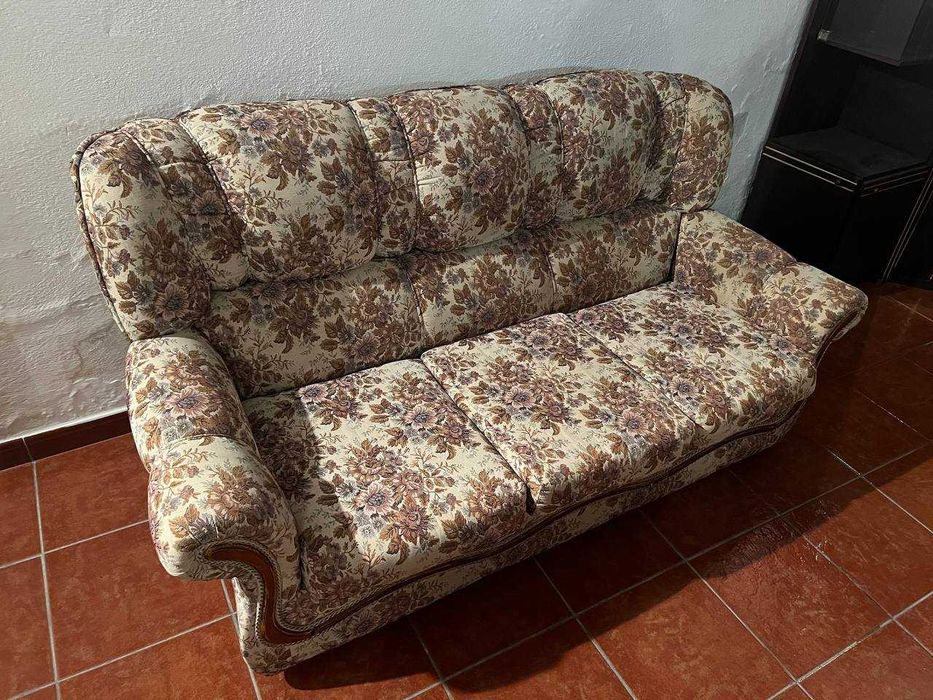 Sofá e duas poltronas