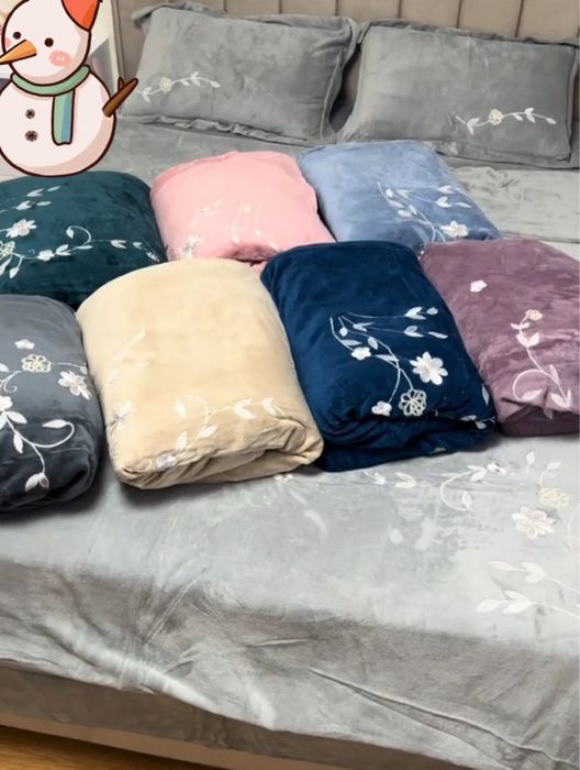 Тепленьке приємна мʼяка плюшеві велюрові комплекти "Метелики-Квіточки"