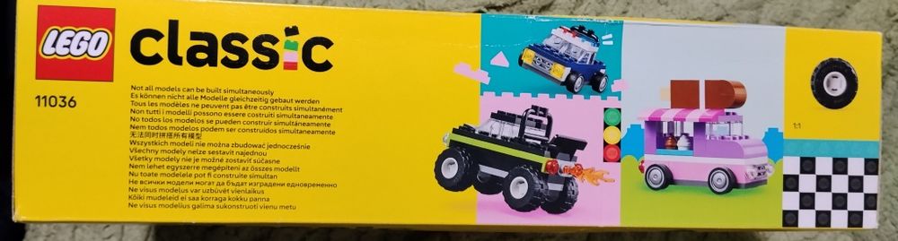 Конструктор Лего 900 деталей