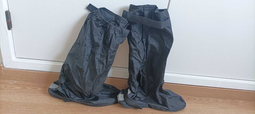 Impermeavél (casaco  S + calça M + bota 42 )