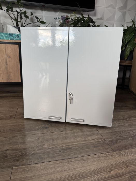 Apteczka / szafka zamykana