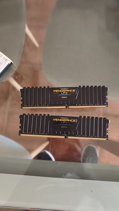 Memória RAM Corsair vengrance lpx ddr4 2x8
