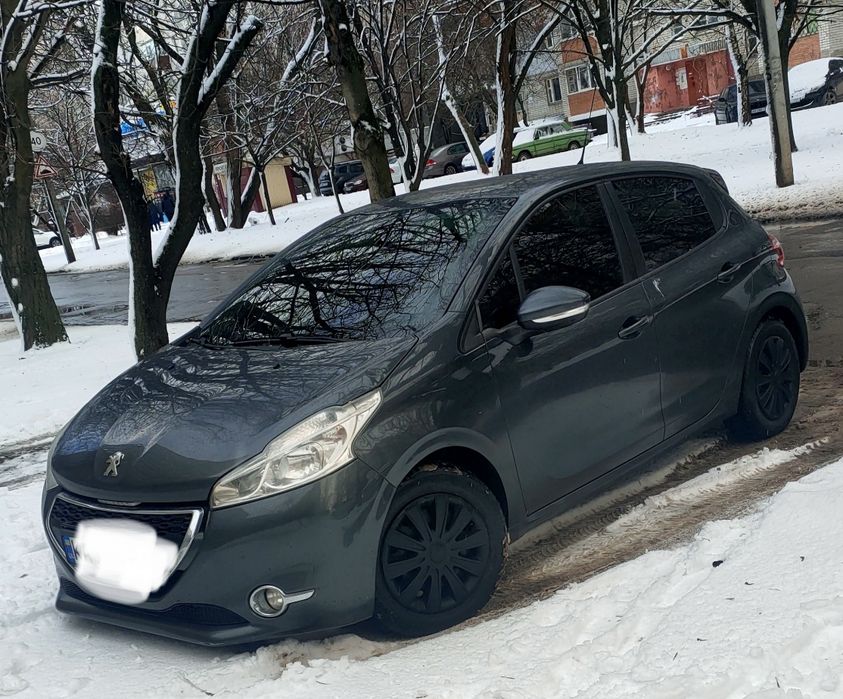 PEUGEOT 208 (2012)