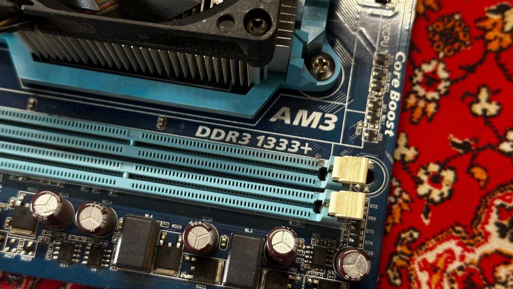 Мат. плата Gigabyte GA-M68MT-S2P + Проц. AMD Athlon II X2 250 3.00GHz