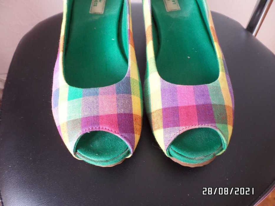 LACOSTE na koturnie r. 38