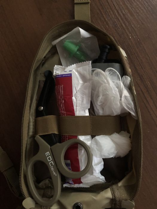 Бойова аптечка , повністю укомплектована