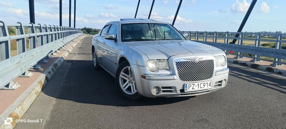 Witam mam na sprzedaż autko Chrysler 300C