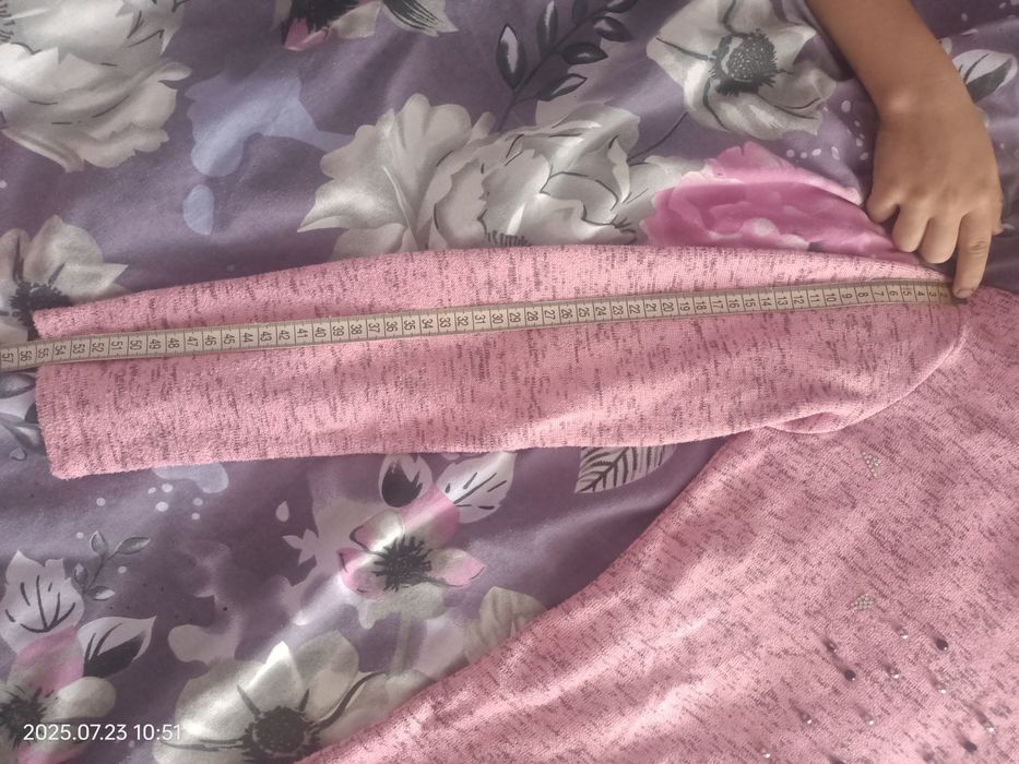 Світер на дівчинку