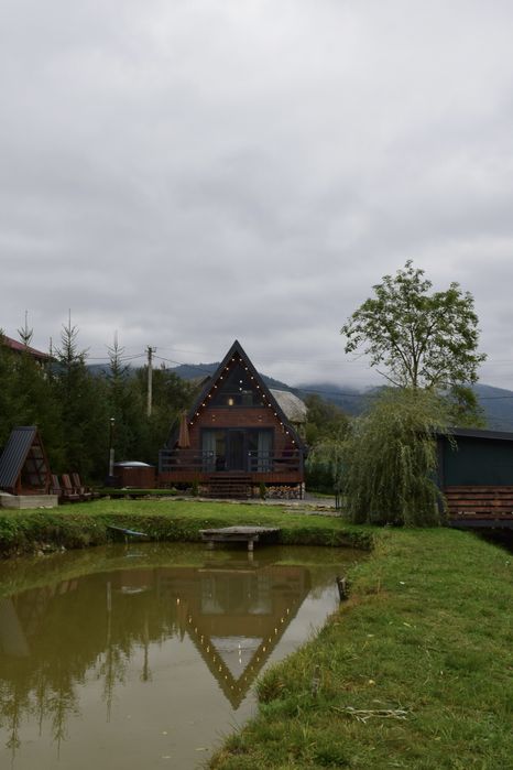 Оренда котедж з чаном в Карпатах у стилі А-фрейм