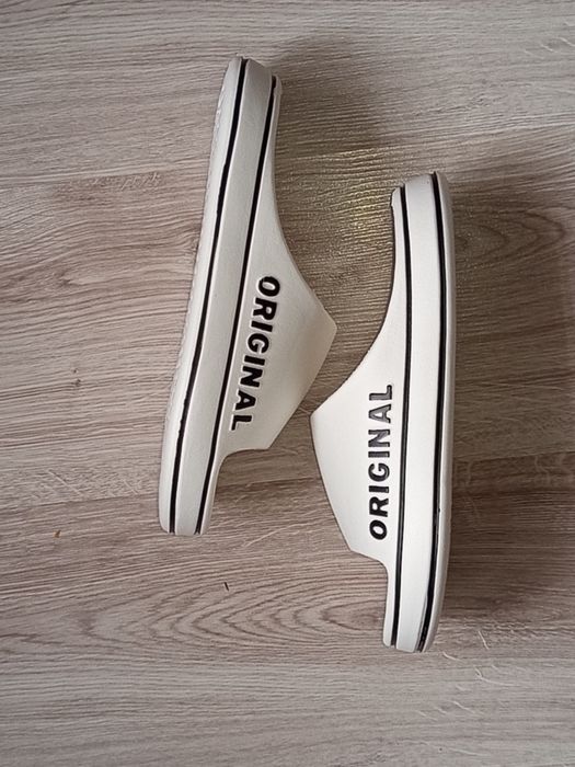 Białe klapki piankowe original. Nowe