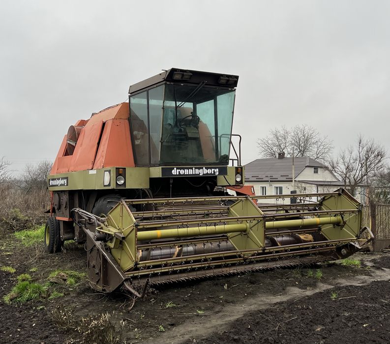 Продається зернозбиральний комбайн Dronningborg D7200 (Hydrostatic).