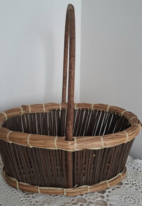 Cesta em madeira oval