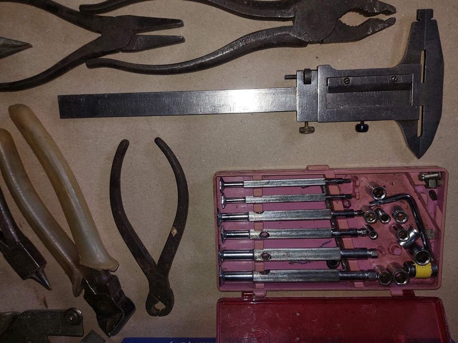 Инструменты в гараж.