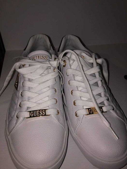 Нові кросівки GUESS
