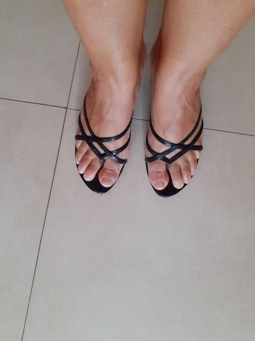 Sandálias de senhora pretas Segue...