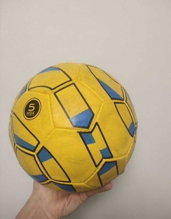 Ukraine М'яч футбольний р. 5 мяч футбольный жовтий size 5