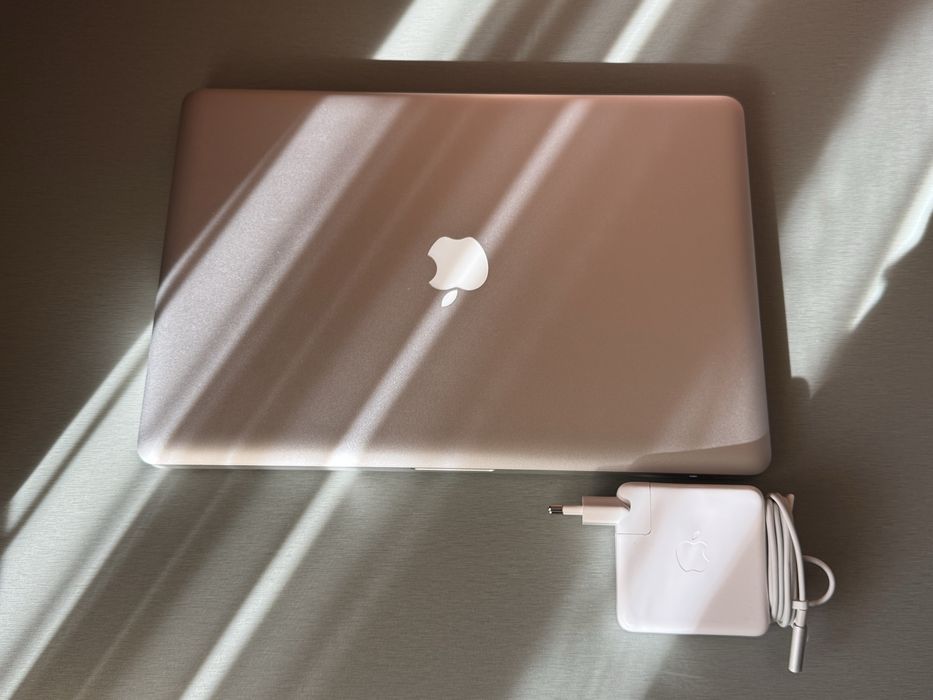 MacBook Pro 15 2012 mid i7 16gb 120ssd 500hdd A1286