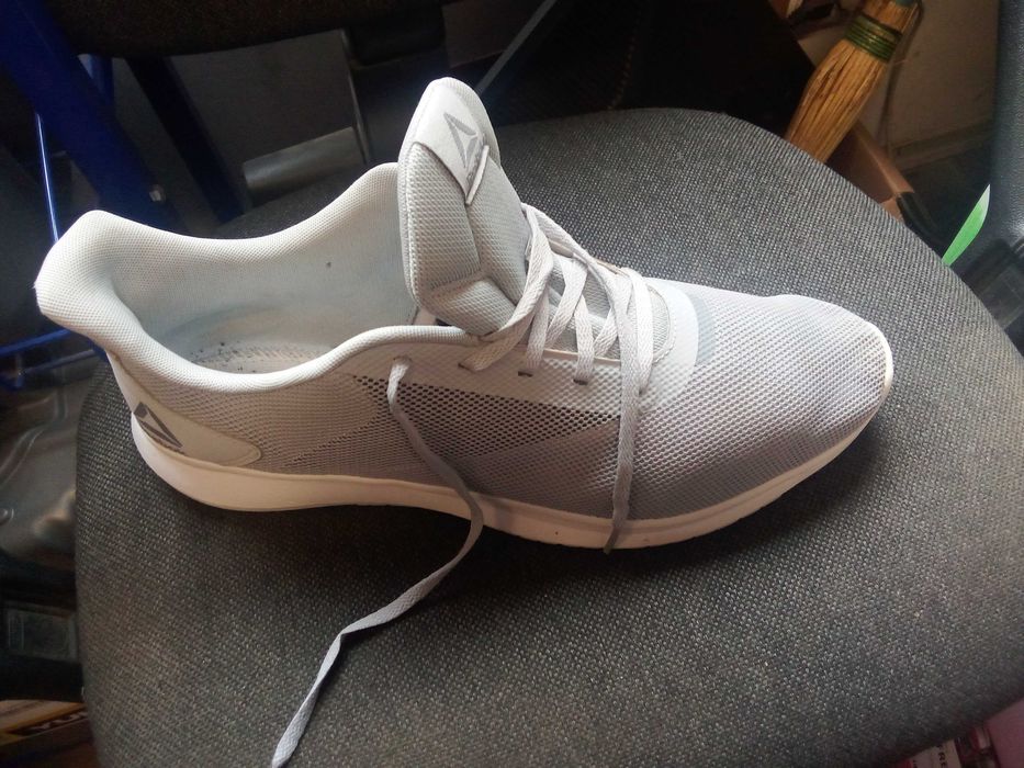 Продаю  пару кросівок:  Reebok