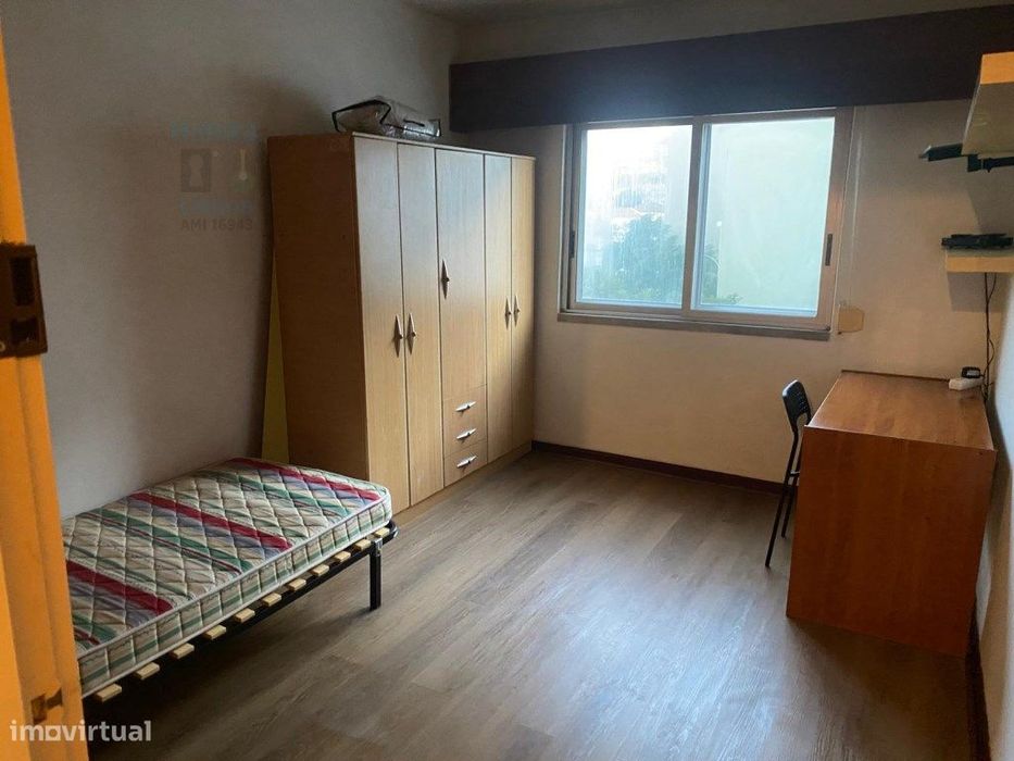 Quarto individual para Estudante Junto ao Metro Alfornelos
