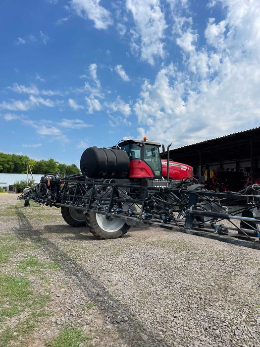 Самохідний обприскувач Massey Ferguson 9330