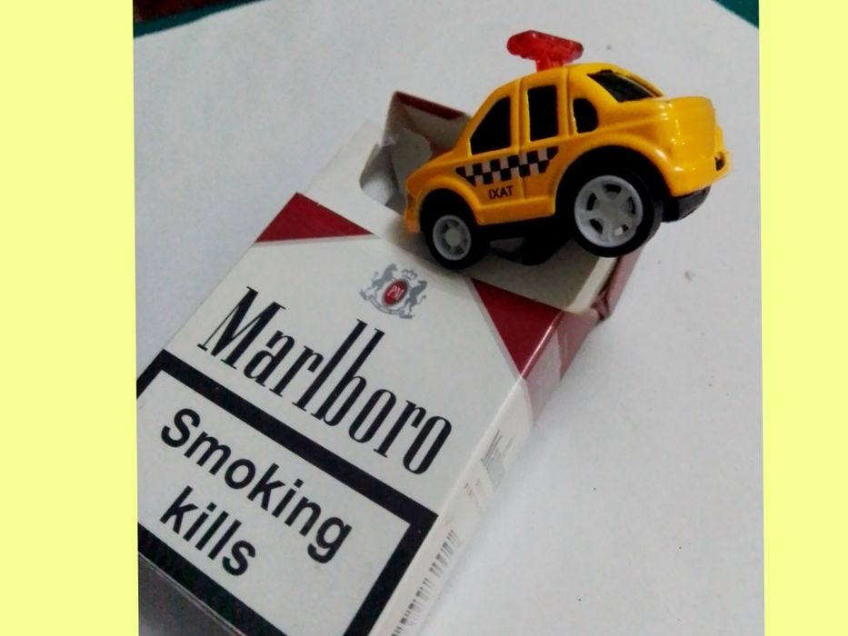 Такси игрушка небольшая