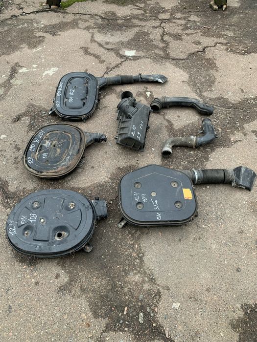 Продам корпус воздушного фильтра мерседес 124-210-190 W 201 бензин