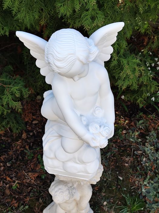 Скульптура ангела з бетона для пам`ятників