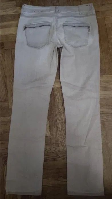 Джинсы на девочку прямые esprit светло серые 44