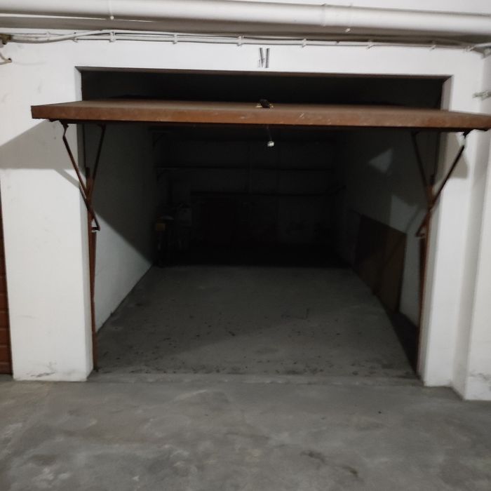 Garagem fechada campo de futebol rua Cidade de Rion, Viana  Castelo