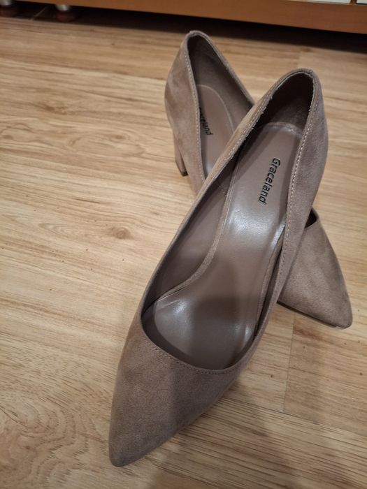 Buty damskie zamszowe beżowe roz. 39 jak nowe